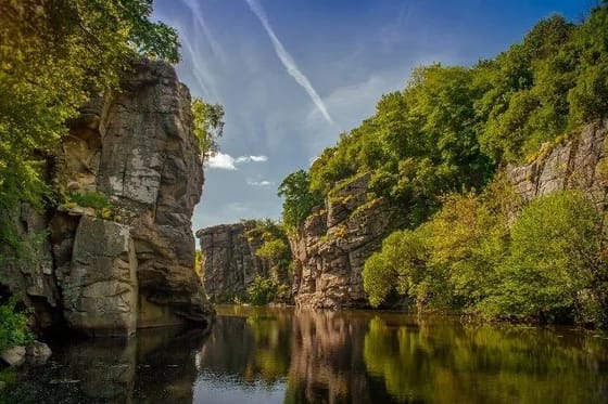 Острів Сакури та Буцький каньйон