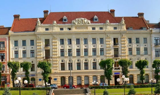 Вишукані Чернівці, «Сікера», оранжерея метеликів 🦋