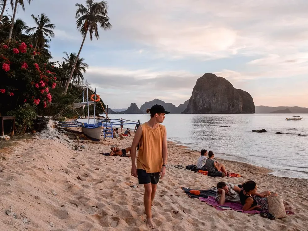 travel program image