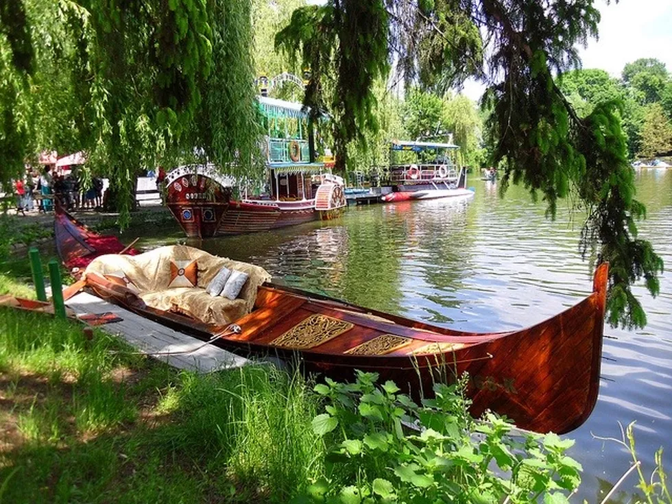 travel program image