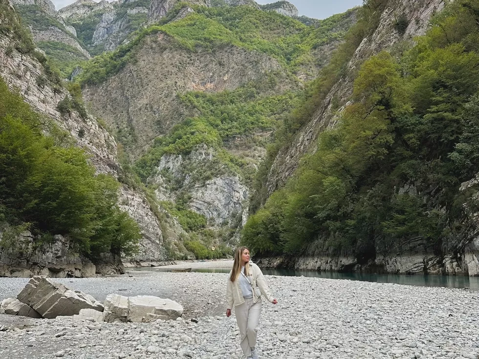 travel program image