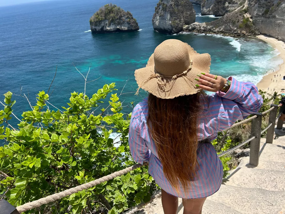 travel program image