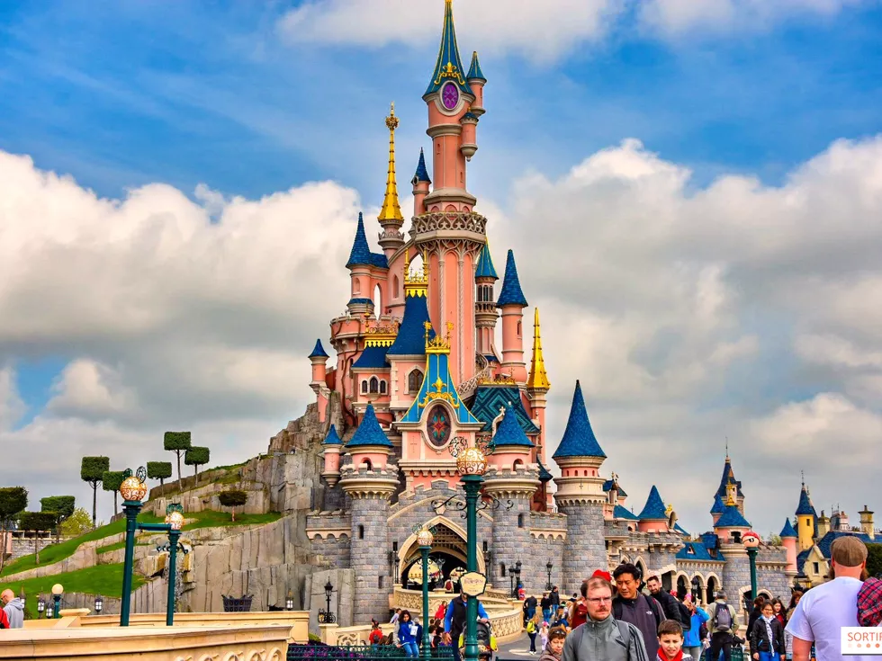 travel program image
