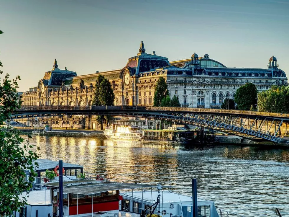travel program image