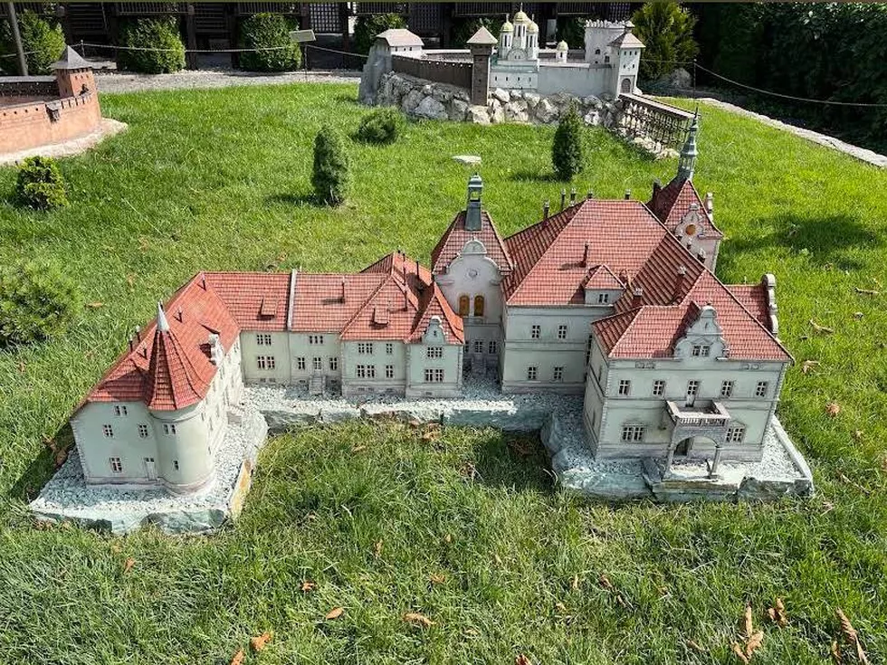 travel program image