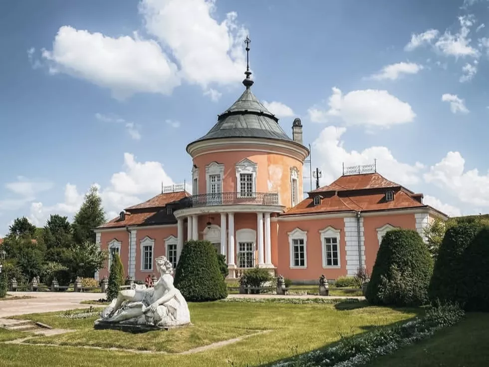 travel program image