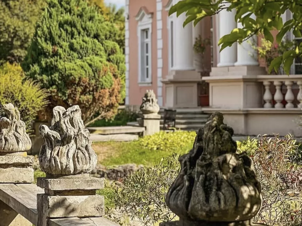 travel program image