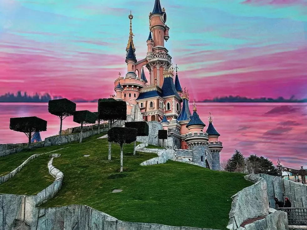 travel program image