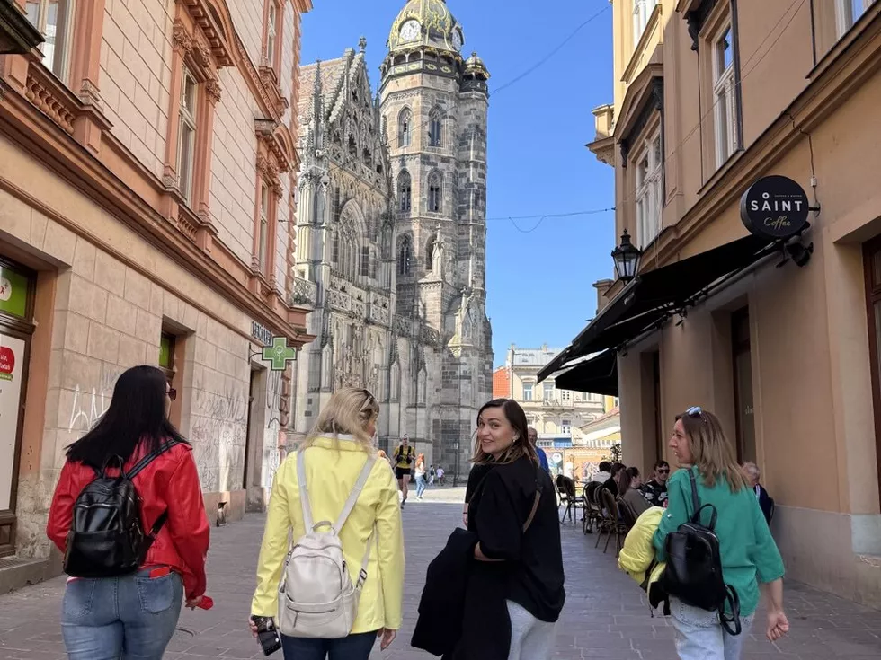 travel program image