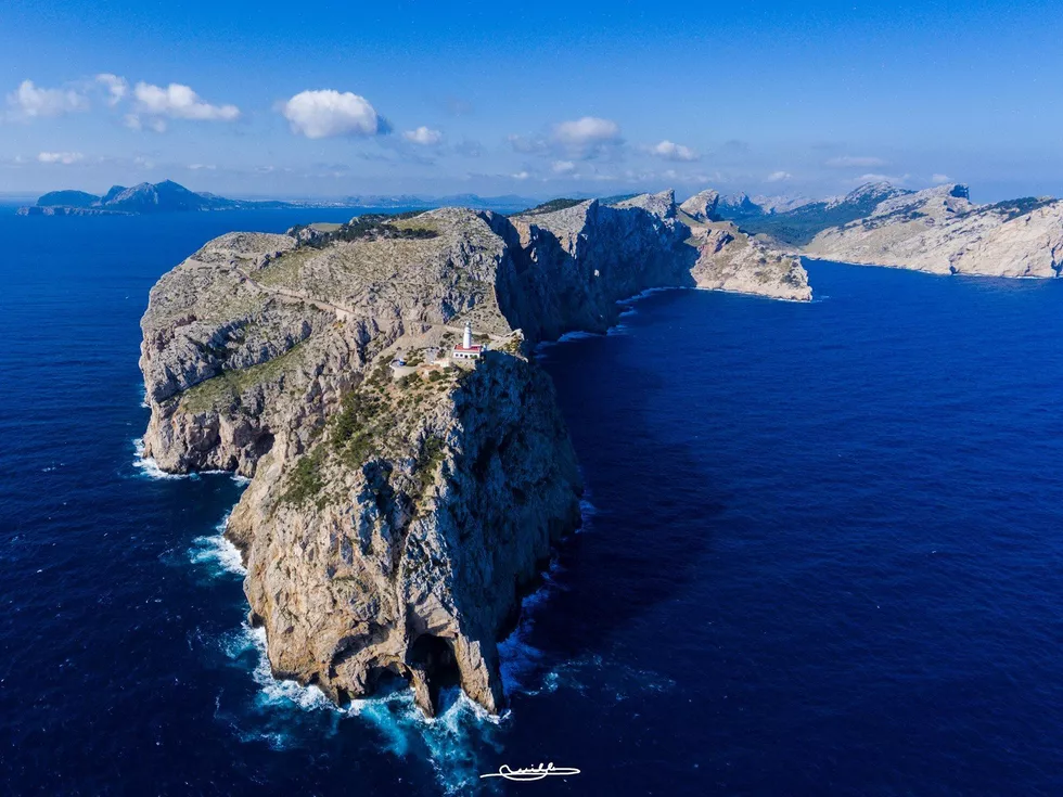 travel program image