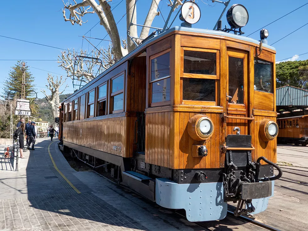 travel program image