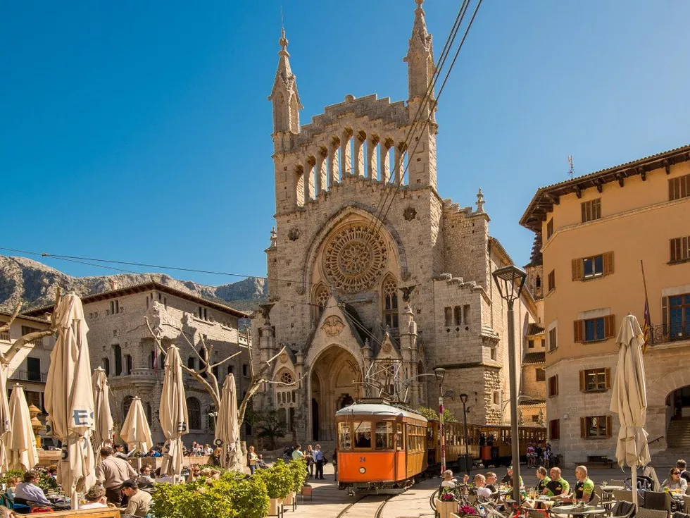 travel program image