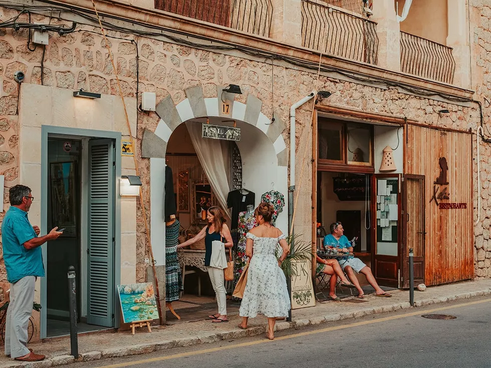 travel program image