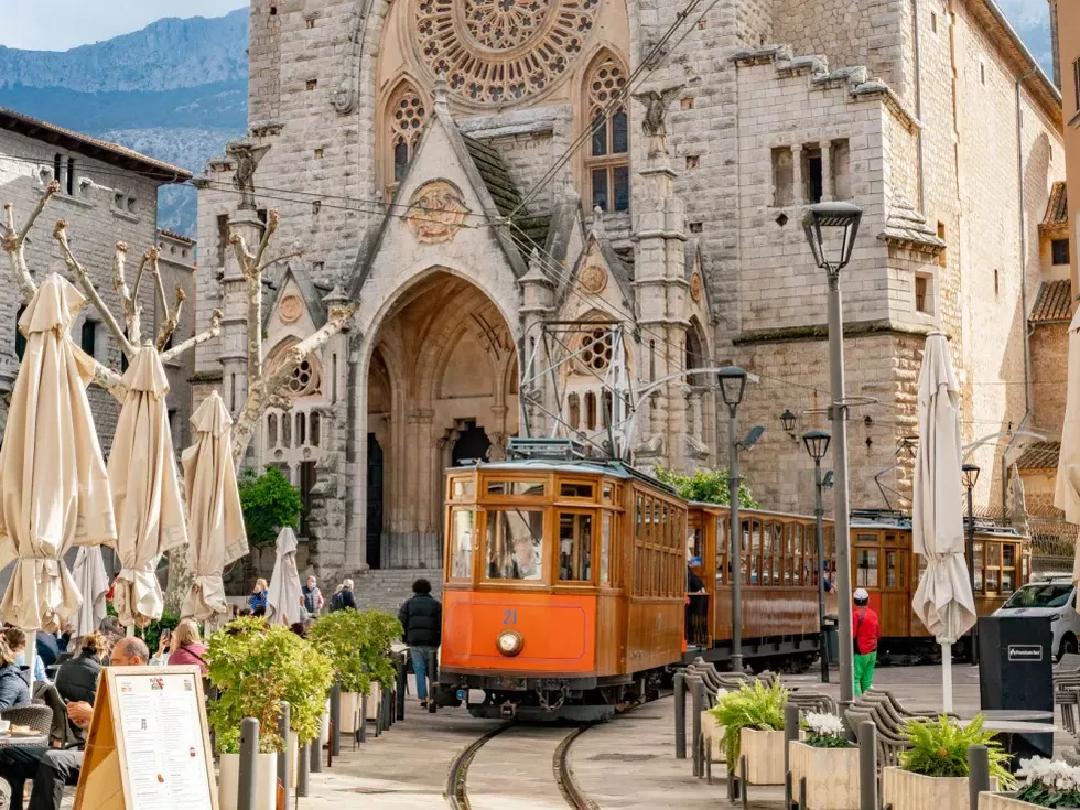 travel program image