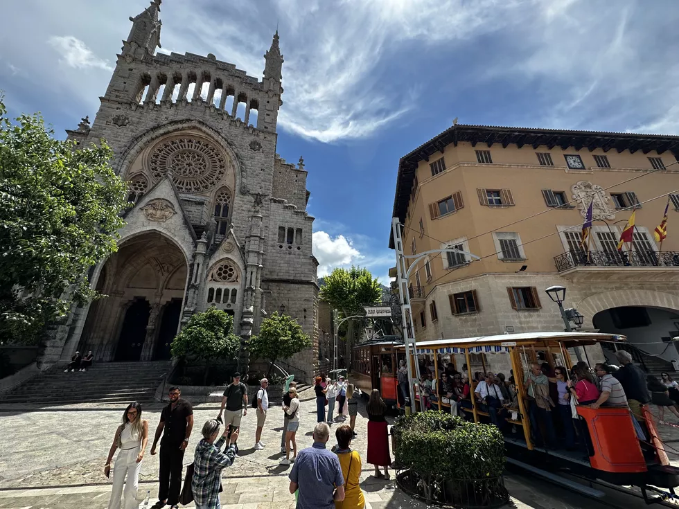 travel program image