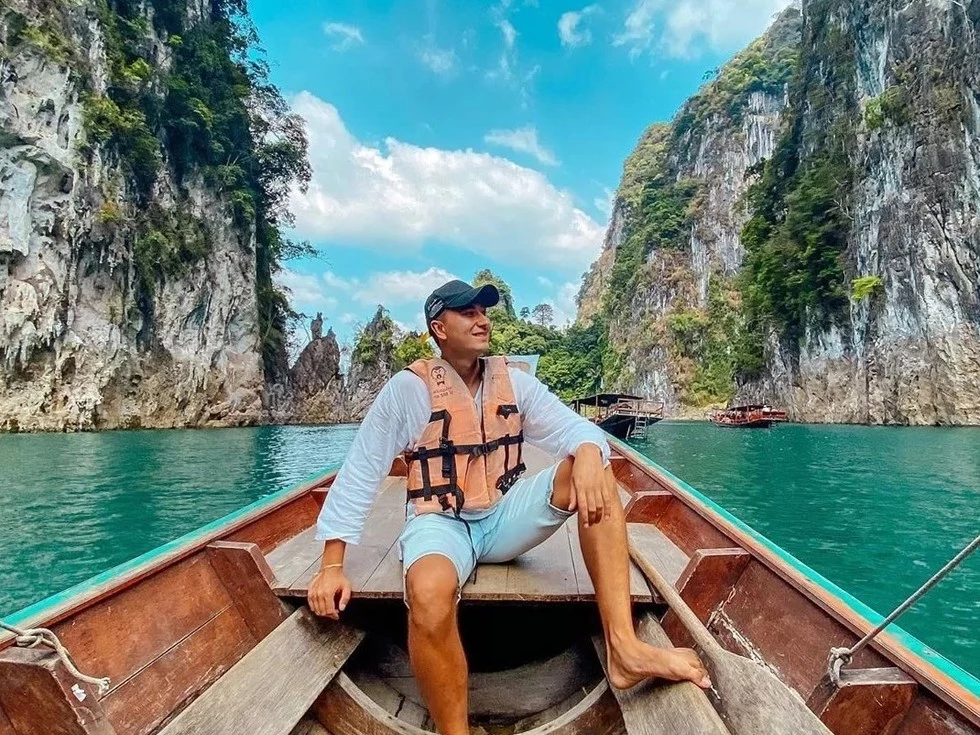 travel program image