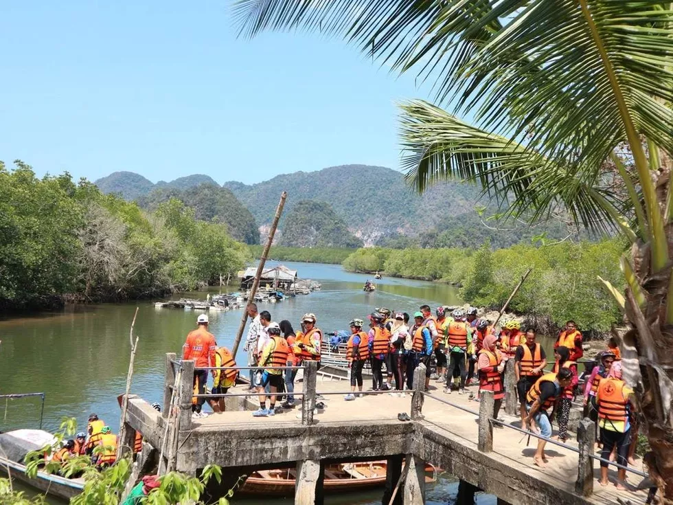 travel program image