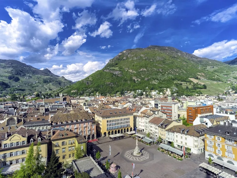 travel program image