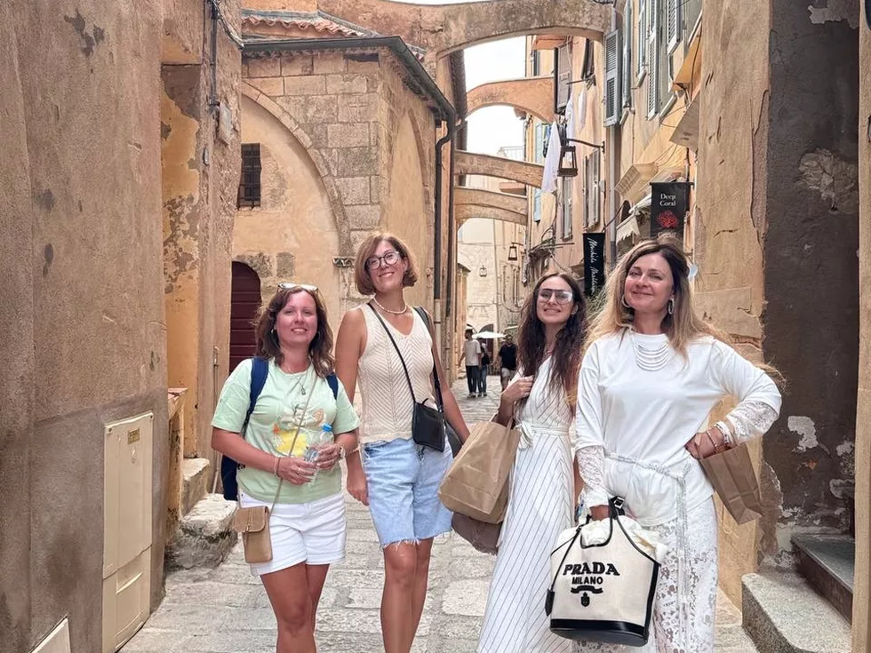 travel program image