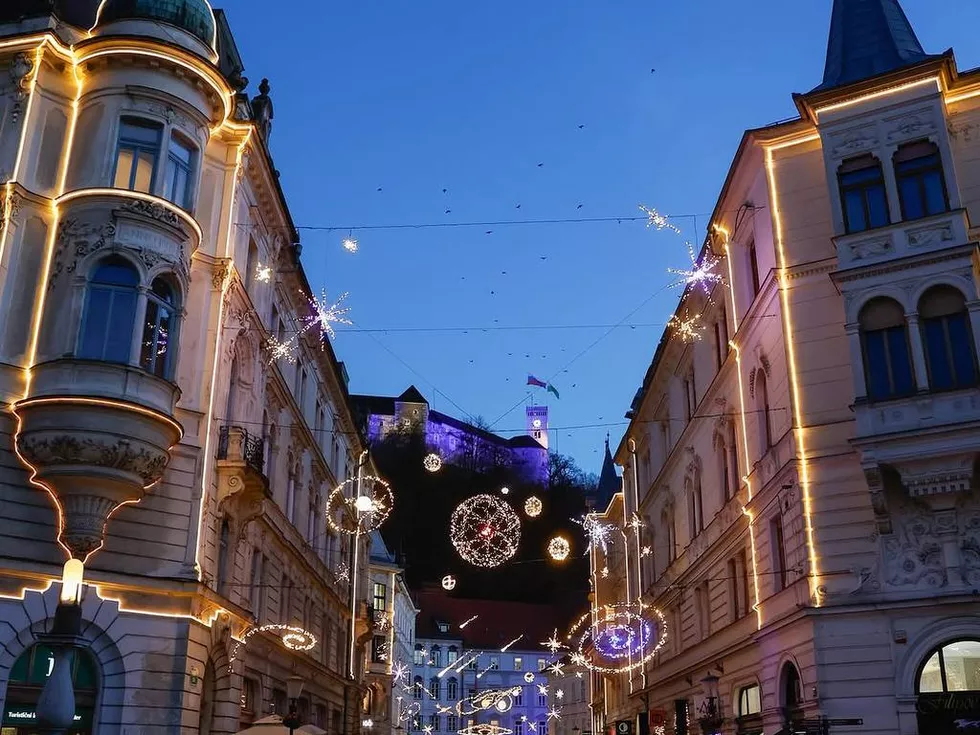 travel program image