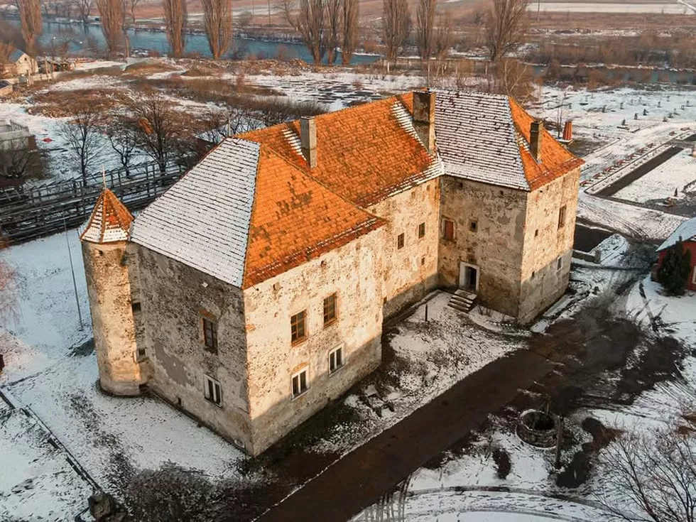 travel program image