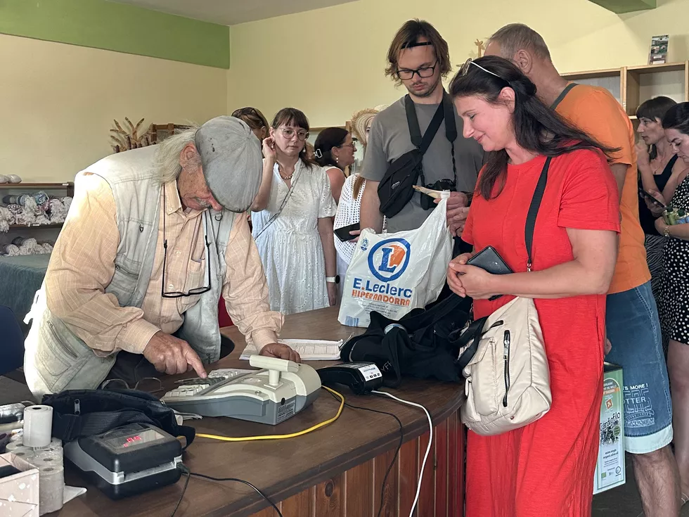 travel program image