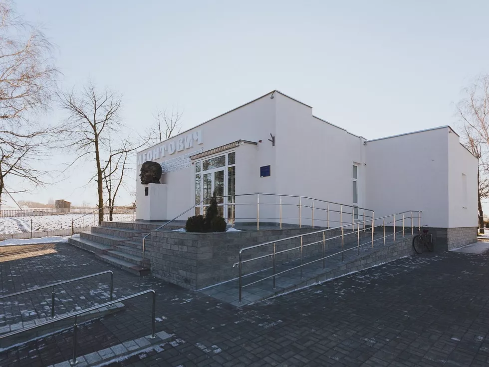 travel program image