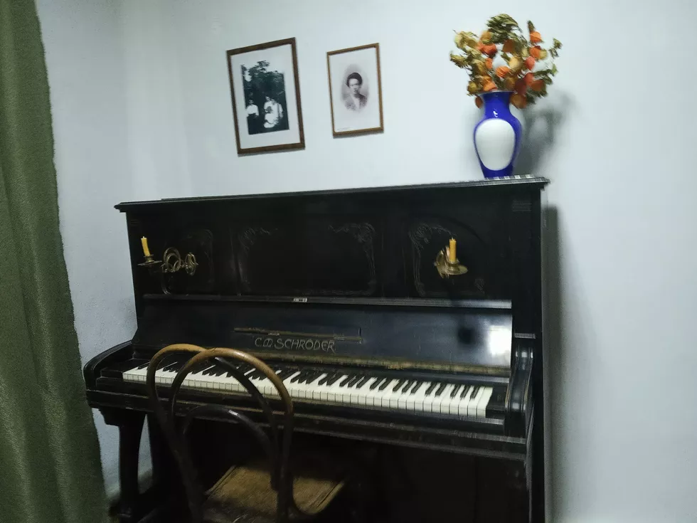 travel program image