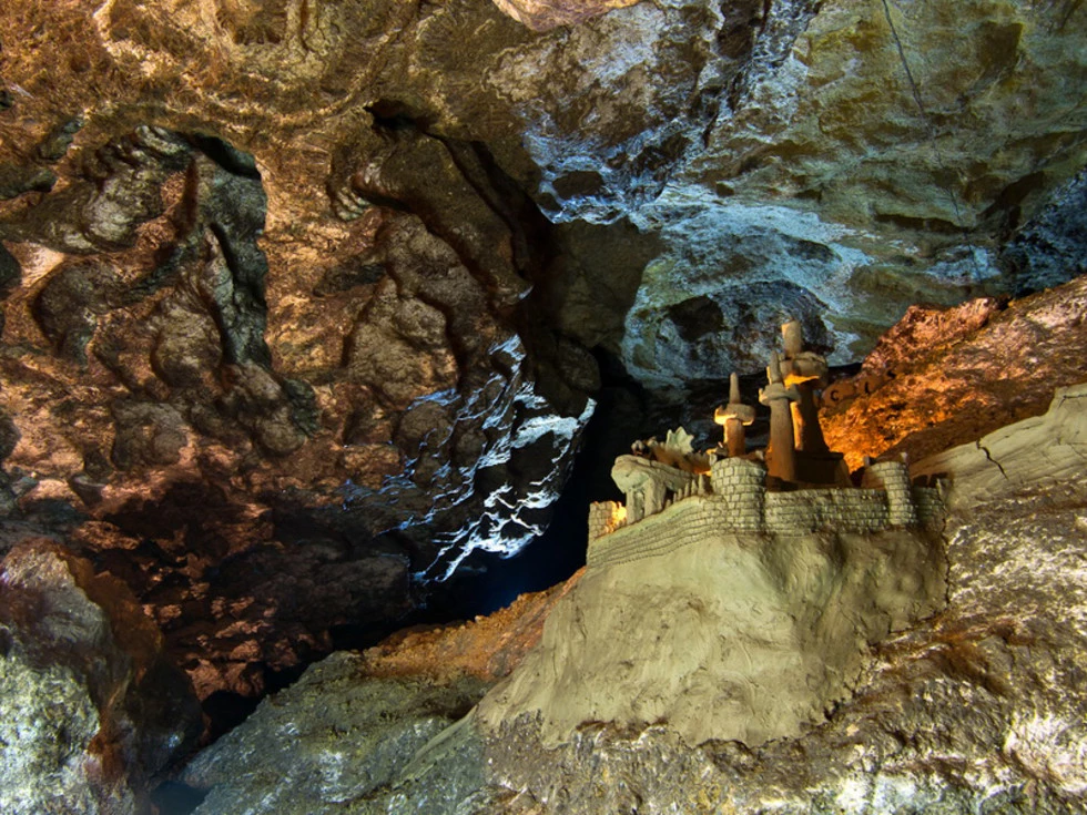 travel program image