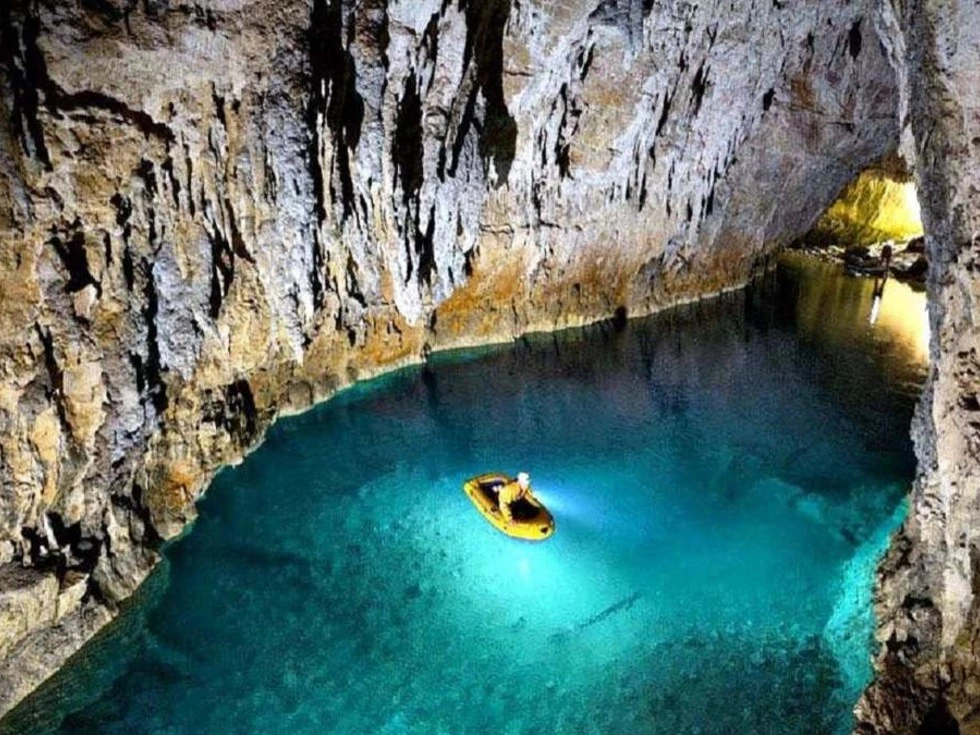 travel program image