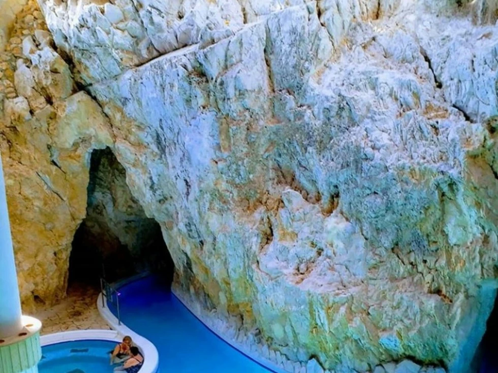 travel program image