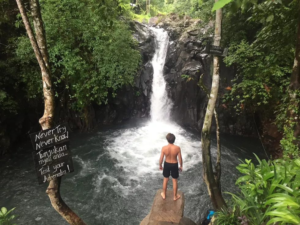 travel program image